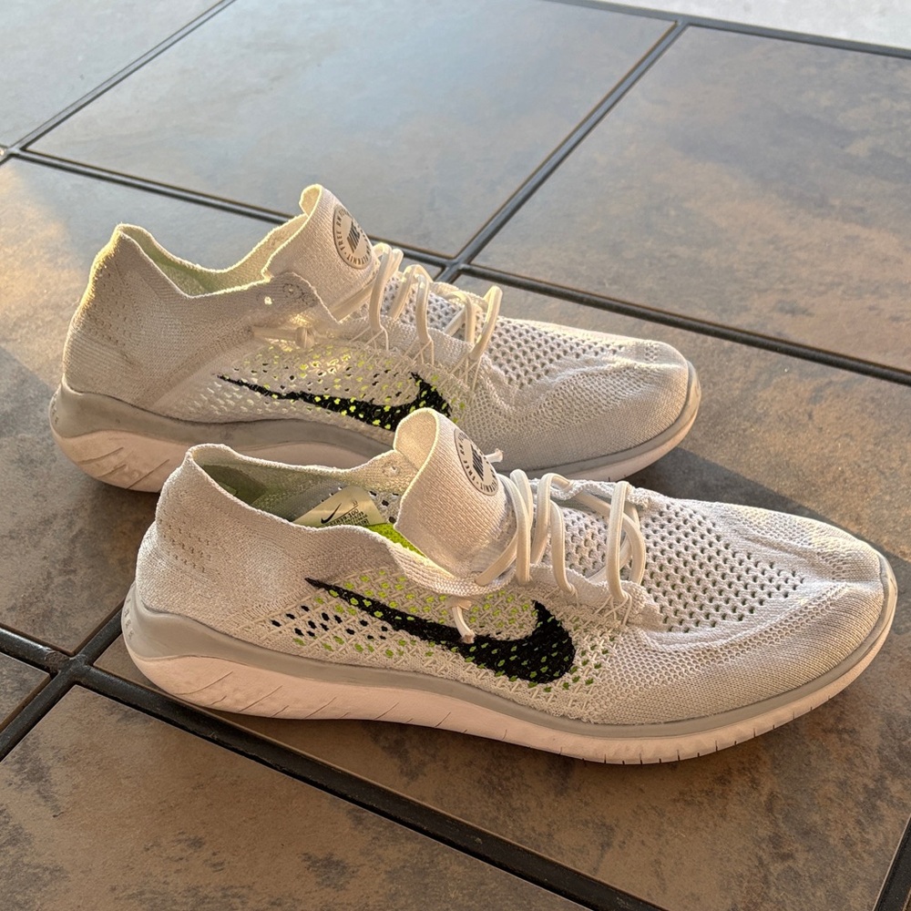Nike RN Flyknit Women's White and Black Sneakers